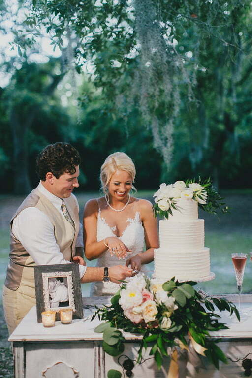 Charleston Wedding catering and planning. newlyweds cutting Cake